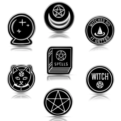Spille Smalto Pins Lega Gotico Stregoneria Pentagramma Libro Magico Sfera Cristallo Gatto Punk Halloween Accessorio