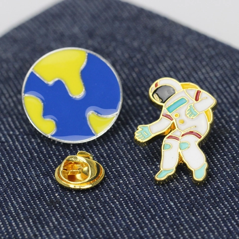 Weltraum Astronaut Planet Rakete UFO Emaille Brosche Zinklegierung Cartoon Kreative Abzeichen Mode Accessoires Für Kleidung Rucksäcke