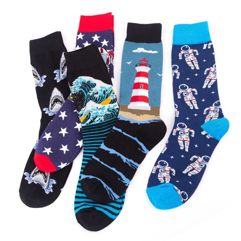 Unisex Creative Cotton Blend Crew Socks Fashion Astronaut Masterpiece Pattern Fun Casual Mid-Calf Sports Socks