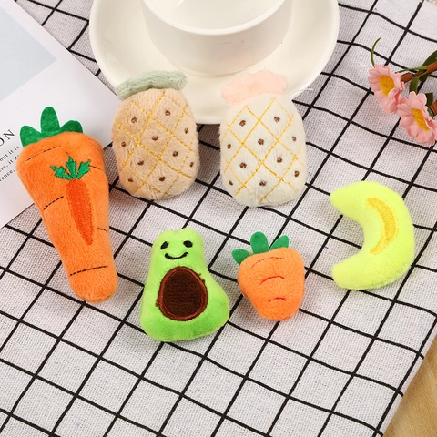 Broches En Peluche Mignonnes Fruits Légumes Dessin Animé Badge Ananas Avocat Fraise Pour Décoration Vêtements Sacs Chapeaux DIY