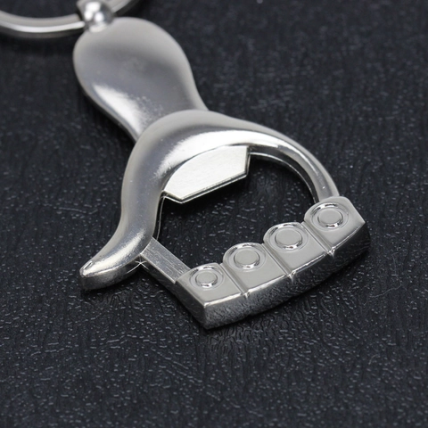 Creative Zinc Alloy Thumb Shape Metal Keychain Bottle Opener Multifunctional Portable Beer Opener For Men Women Key Ring Gift