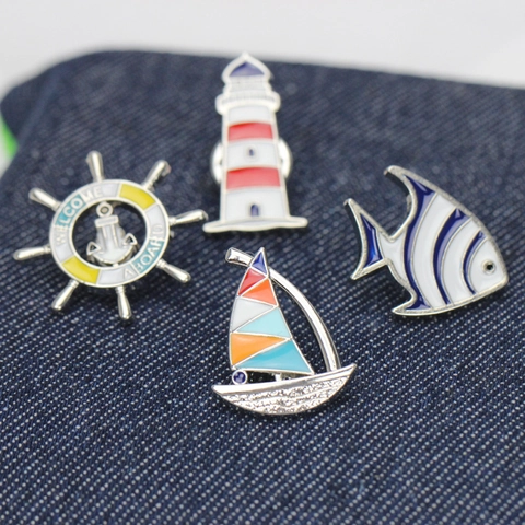 Spilla in Smalto Nautico Vintage Faro Barca a Vela Timone Pesce Tropicale Distintivo in Lega Accessorio per Abbigliamento Donna Uomo