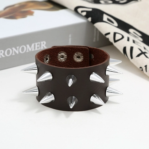 Herren Punk Spike Armband Breit PU Leder Armreif Mit Mehreren Metall Nieten Goth Rock Schmuck Verstellbare Schnalle