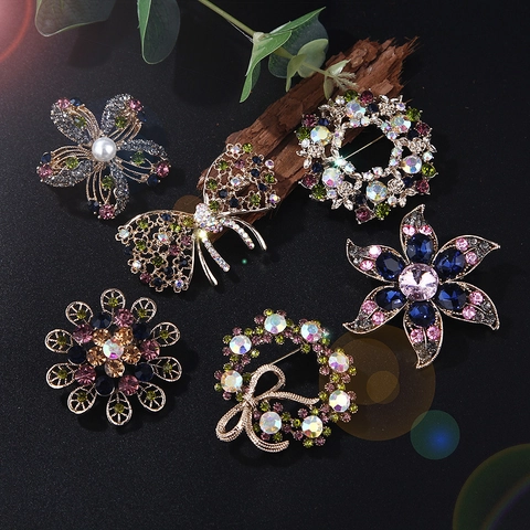 Luxuriöse Vintage Brosche Legierung Mit Bunten Strasssteinen Blumen Schmetterling Schleife Kranz Design Für Damen Schmuck