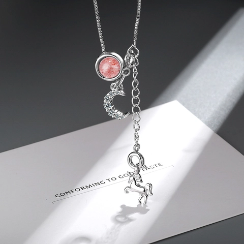 Collier Pendentif Licorne En Cuivre Avec Lune En Zircon Cristal Fraise Pierre De Lune Bijoux De Mode Élégants Pour Femmes
