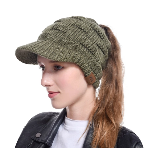 Women Knitted Baseball Cap With Ponytail Hole Winter Warm Acrylic Short Brim Solid Color Outdoor Sports