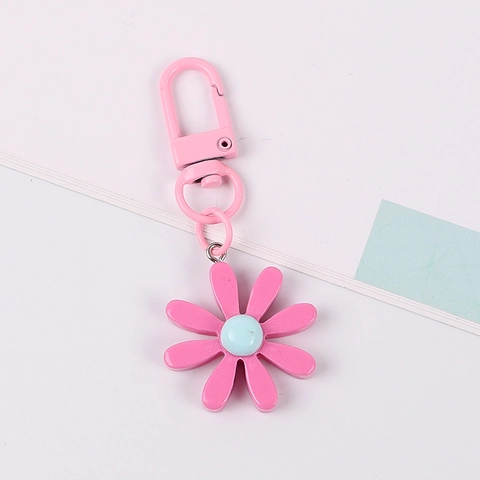 Modern Minimalist Daisy Flower Keychain Resin Small Floral Pendant Keychain Accessory For Backpack Headphone Case Women Jewelry Gift