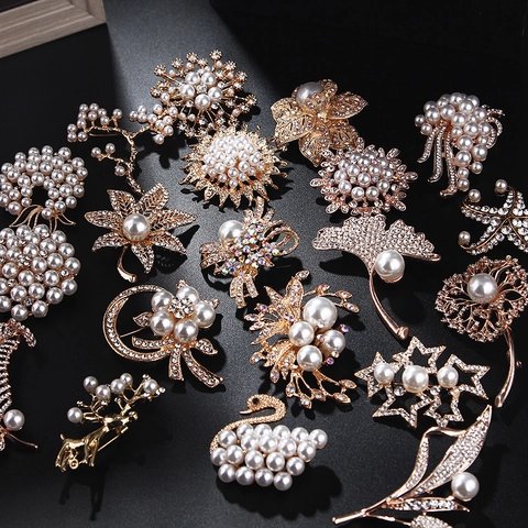 Elegant Brooches For Women Alloy Rhinestone Faux Artificial Pearl Pin Floral Swan Deer Shape Fashion Jewelry Clothing Decoration