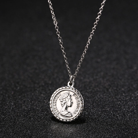 Queen Elizabeth II Portrait Coin Pendant Necklace Titanium Steel 18K Gold Plated Vintage Embossed Round Medallion