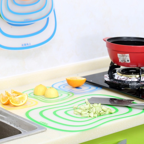 Flexible Plastic Cutting Board Mat Non-Slip Frosted Food Classification Kitchen Gadget With Hanging Hole