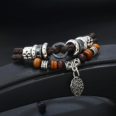 Bracciale Multistrato Intrecciato in Pelle PU Retro per Uomo Con Ciondolo Foglia in Lega e Grani di Legno Gioielli Regolabili