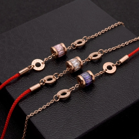 Bracciale Cordino Rosso Acciaio Al Titanio Numeri Romani Pendente Cilindro Zircone Incastonato Catena Regolabile Gioielli Per Donna