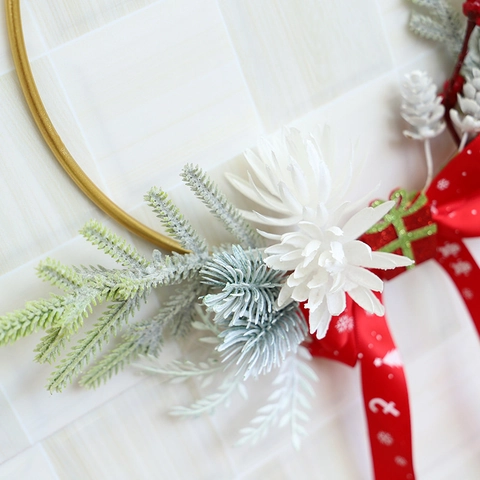 Christmas Wall Hanging Decoration Iron Metal Hoop Artificial Pine Needles Red Berries Ribbon Bow Festive Home Door Decor