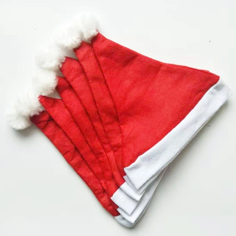 Klassieke Rode Kerstmuts Niet Geweven Stof Zachte Pluche Rand Witte Pompon Voor Volwassenen En Kinderen Feestelijke Vakantiefeest
