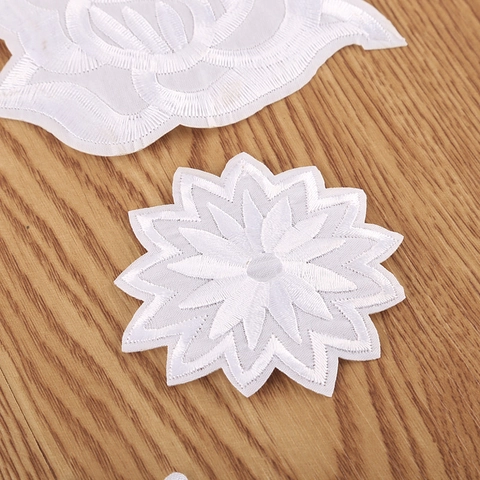 Weiße Rosenblüten Stickerei Aufnäher Spitzenapplikationen Für Kleidung Reparatur DIY Dekoration Nähen Auf Jacke Kleid