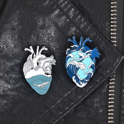 Broche En Émail En Forme De Cœur Anatomique Épinglette Alliage Vague D'Océan Baleine Badges Artistiques Pour Vêtements