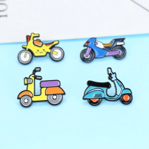 Broche Moto Dessin Animé Épinglette Émail Alliage Zinc Scooter Rétro Badge Pour Sac À Dos Vêtement Accessoire Cadeau Enfant