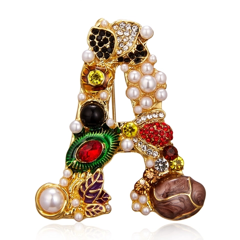 Spilla a Lettera in Lega Barocca Vintage per Donna Colore Oro Strass Perla Artificiale Intarsiata Elegante Accessorio per Abbigliamento Gioielli