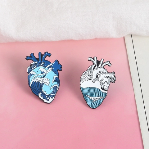 Künstlerische Anatomische Herz Emaille Pin Meereswelle Wal Design Legierung Brosche Persönlichkeit Abzeichen Schmuck Für Kleidung