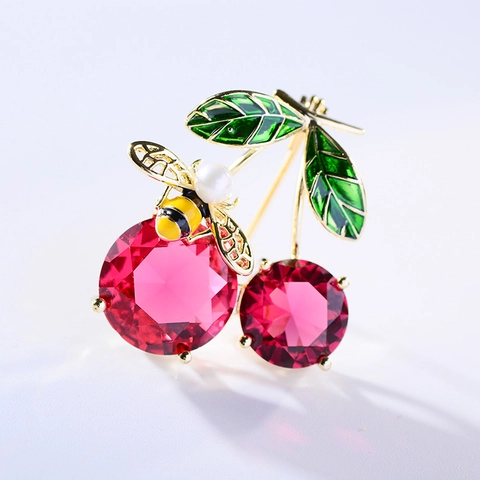 Modische Kupfer Zirkonia Kirsche Brosche Mit Emaille Blättern Und Künstliche Perle Biene Gold Rot Frucht Brosche Pin Damen