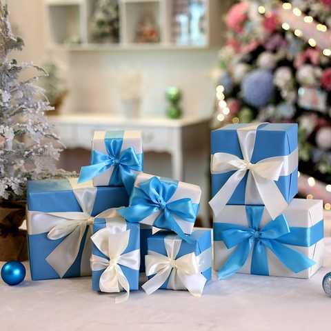 Christmas Decorative Paper Gift Boxes With Satin Ribbon Bows Holiday Party Tree Ornament Mall Window Display Props