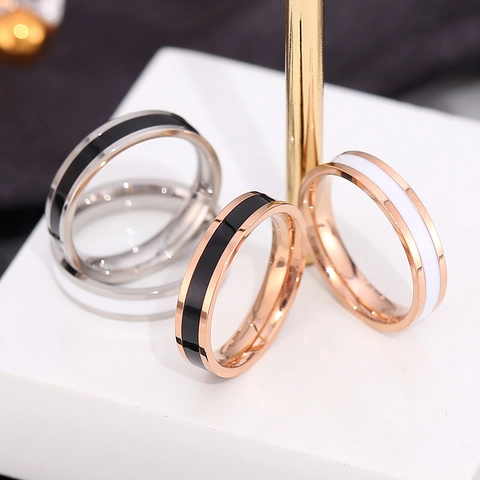 Minimalistischer Bandring Aus Titan Edelstahl Mit Schwarz Weißem Epoxid Emaille Für Paare Männer Frauen Modeschmuck