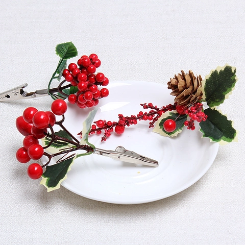Clip Natalizie Con Bacche Rosse Artificiali Foglie Verdi Pigne Clip A Coccodrillo In Metallo Per Decorazione Albero Di Natale