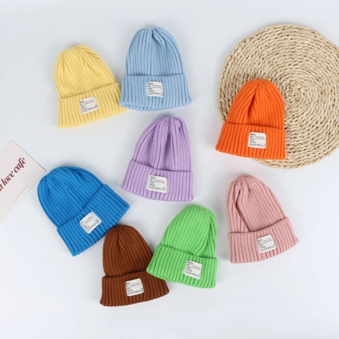 Kids Winter Knitted Beanie Warm Ribbed Skull Cap With Folded Brim And Stylish Cloth Label Solid Color Soft Acrylic Streetwear Hat