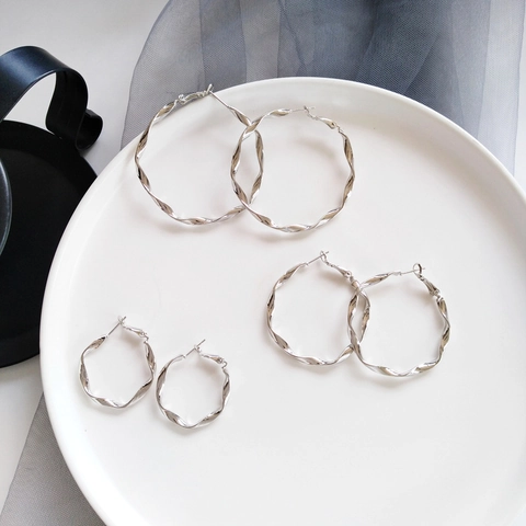 Twisted Hoop Earrings Alloy Metal Minimalist Geometric Helix Design Jewelry For Women With Silver Earring Post