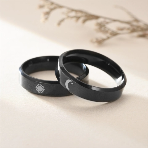 Bagues Gravées Soleil Lune En Acier Inoxydable Pour Couples Bijoux Célestes Assortis Anneau Mode Pour Hommes Femmes Cadeau