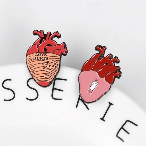 Spilla Smaltata Cuore Anatomico Lega Creativa Artistica Cielo Stellato Interruttore Decorazione Zaino Giacca Gioielli