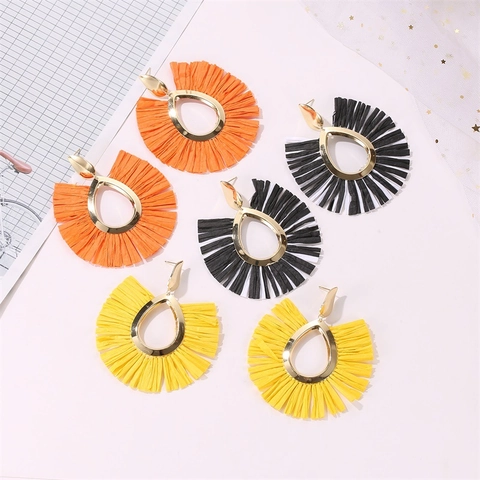Oversized Bohemian Fan Shaped Raffia Tassel Earrings For Women Vintage Alloy Teardrop Metal Frame Woven Straw Fringe Statement Drop Earrings Vacation Jewelry