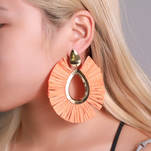 Oversized Bohemian Fan Shaped Raffia Tassel Earrings For Women Vintage Alloy Teardrop Metal Frame Woven Straw Fringe Statement Drop Earrings Vacation Jewelry