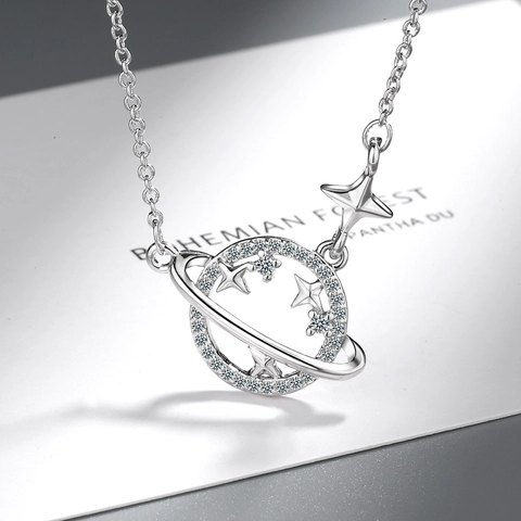 Collier Pendentif Planète en Cuivre Minimaliste Strass Brillant Saturne Étoile Chaîne de Clavicule Bijoux pour Femmes Cadeau
