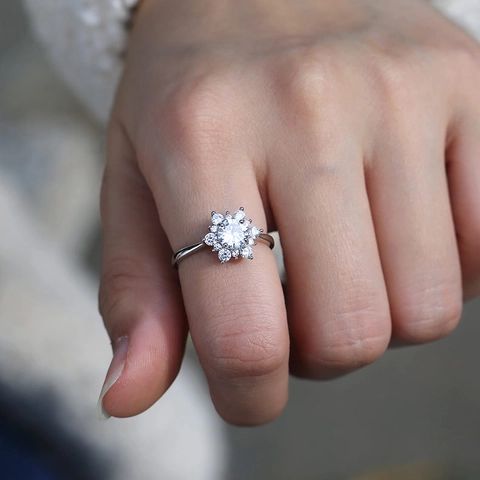 Elegante Anillo De Racimo De Flores Cobre Circonita Forma Girasol Joyas De Cristal Brillante Para Mujeres Estilo Minimalista