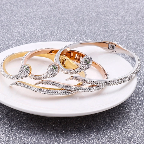 Bracciale A Serpente In Acciaio Inossidabile Placcato Oro 18K Zirconi Scintillanti Occhi Verdi Animale Per Donne