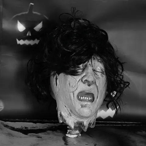 Oggetto Di Scena Testa Mozzata Sanguinante Horror Realistico Modello In Lattice Con Capelli Neri Per Decorazione Halloween