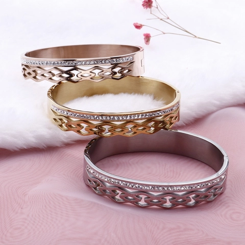 Bracciale Rigido Geometrico Traforato In Acciaio Inossidabile Con Strass Elegante Gioielli Donna Placcato Oro 18K