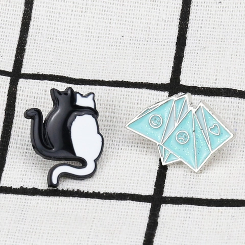 Spilla In Smalto Gatto Cartone Animato Pin Origami Geometrico Glitter Gioielli In Lega Accessorio Abbigliamento Borsa