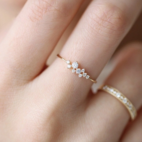Anello Geometrico Elegante in Rame e Zirconia per Donne Gioiello da Dito Placcato in Platino o Oro