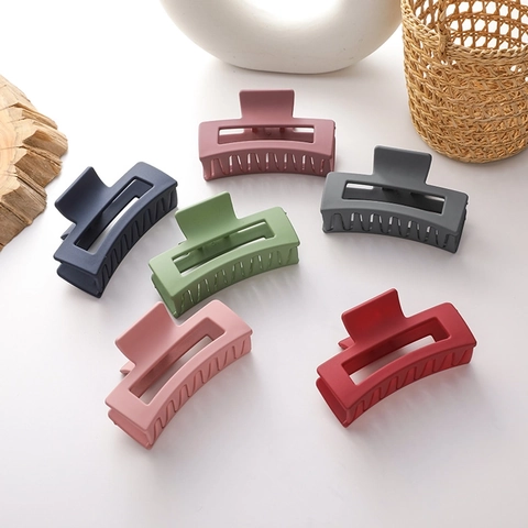 Matte Hair Claw Clip Large Acrylic Hollow Rectangular Geometric Shark Hairpin Nonslip Headwear For Women Girls