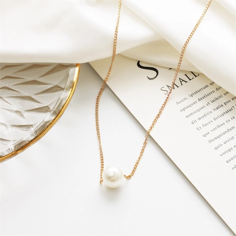Collar Con Colgante De Perla Artificial Blanca Única Cadena De Aleación Color Dorado Minimalista Elegante Gargantilla De Clavícula