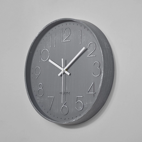 Moderne Minimalistische Ronde Wandklok Stil Kwartsuurwerk Reliëf Arabische Cijfers Plastic Frame Glas Huis Kantoor Decor
