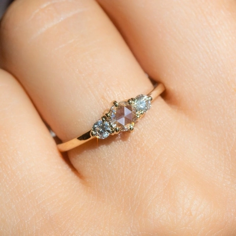 Elegant Three Stone Women Ring Copper With Round Cubic Zirconia Gold Plated For Wedding Engagement Fashion Jewelry
