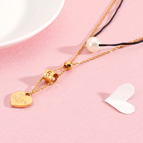 Doppelschichtige Halskette Edelstahl Kunststoffperle Herzanhänger Love Gravur Nummer Anhänger Modeschmuck Für Damen