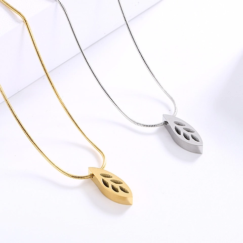 Collana E Orecchini A Lobo Con Foglia Cava In Acciaio Inossidabile Placcato Oro 18K Catena A Serpente Per Donna