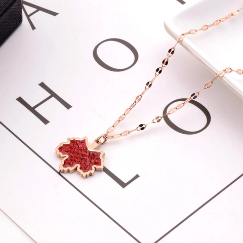Ahornblatt Anhänger Halskette Edelstahl Roter Rhinestone Elegant Minimalistisch Roségold Schmuck Für Damen