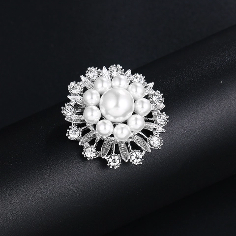 Élégantes Broches En Alliage Strass Künstliche Perles D'imitation Fleur Flocon Forme Animale Vintage Accessoires De Vêtements Pour Femmes