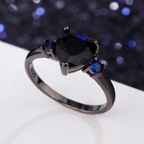 Fashion Copper Heart Ring Black Gemstone Rhinestone Electroplated Gun Black Heart Shaped Ring Jewelry For Women Party Gift