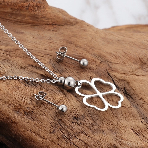 Collier Pendentif Trèfle Creux Et Boucles D'oreilles Clous Acier Inoxydable Style Coréen Minimaliste Accessoires Élégants Femme